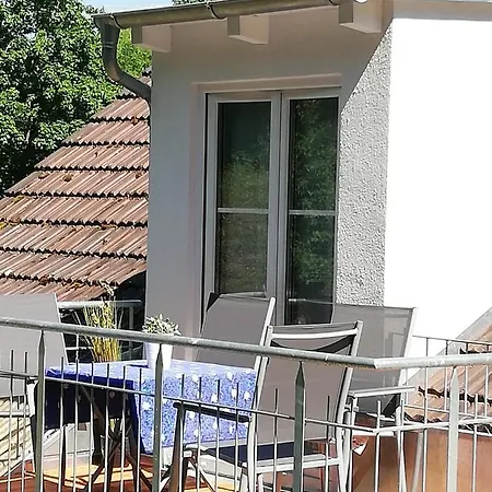 Am Bodensee: Lakeside Balcony Retreat Apartment Uhldingen-Muehlhofen