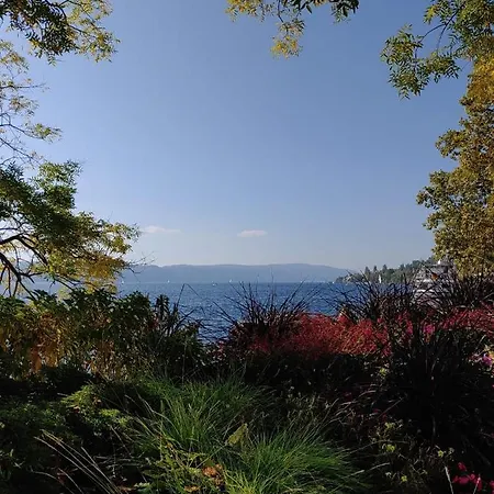 Apartment Am Bodensee: Lakeside Balcony Retreat Uhldingen-Muehlhofen