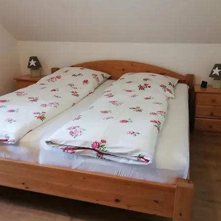 Apartment Am Bodensee: Lakeside Balcony Retreat *